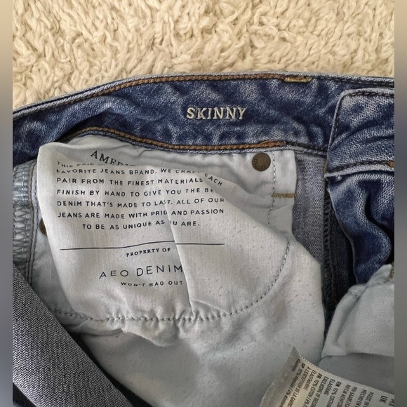Women’s Size 8 Short Distressed AE Skinny Jeans - Picture 3 of 6